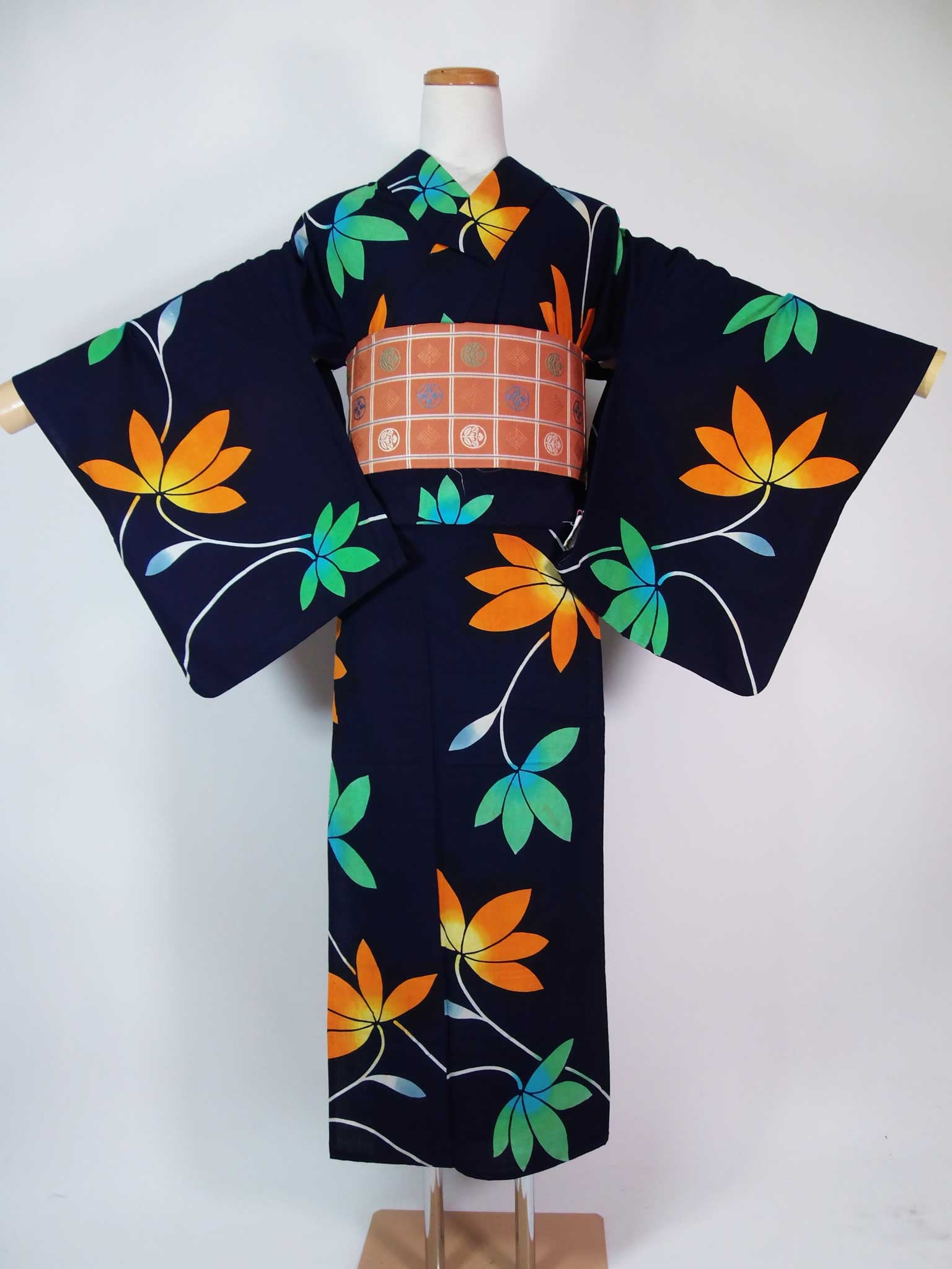 注染浴衣 花文様 レトロ 手縫い 大人可愛い コーマ生地 藍染 – MIYABI