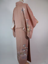 ほぼ美品 女性 着物 訪問着 風景模様 金彩 手描き 正絹 手縫い ピンク色 Japanese kimono