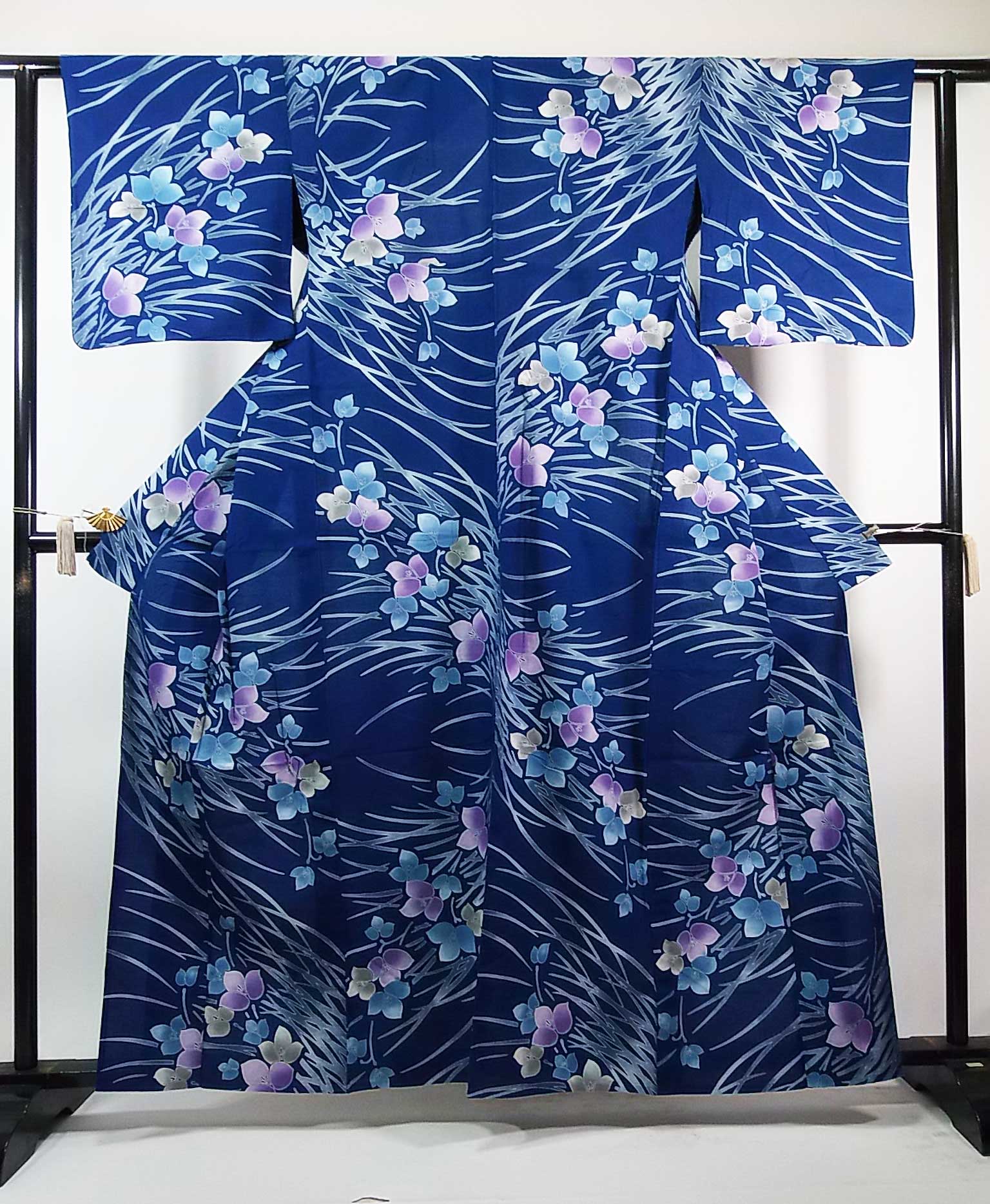 美品 レディース 浴衣 注染 本染め 花模様 日本製品 紺色 – MIYABI