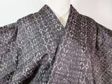 女性 着物 紬着物 幾何学模様 正絹 手縫い グレー色 Japanese kimono