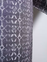 女性 着物 紬着物 幾何学模様 正絹 手縫い グレー色 Japanese kimono