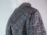 女性 着物 紬着物 幾何学模様 正絹 手縫い グレー色 Japanese kimono