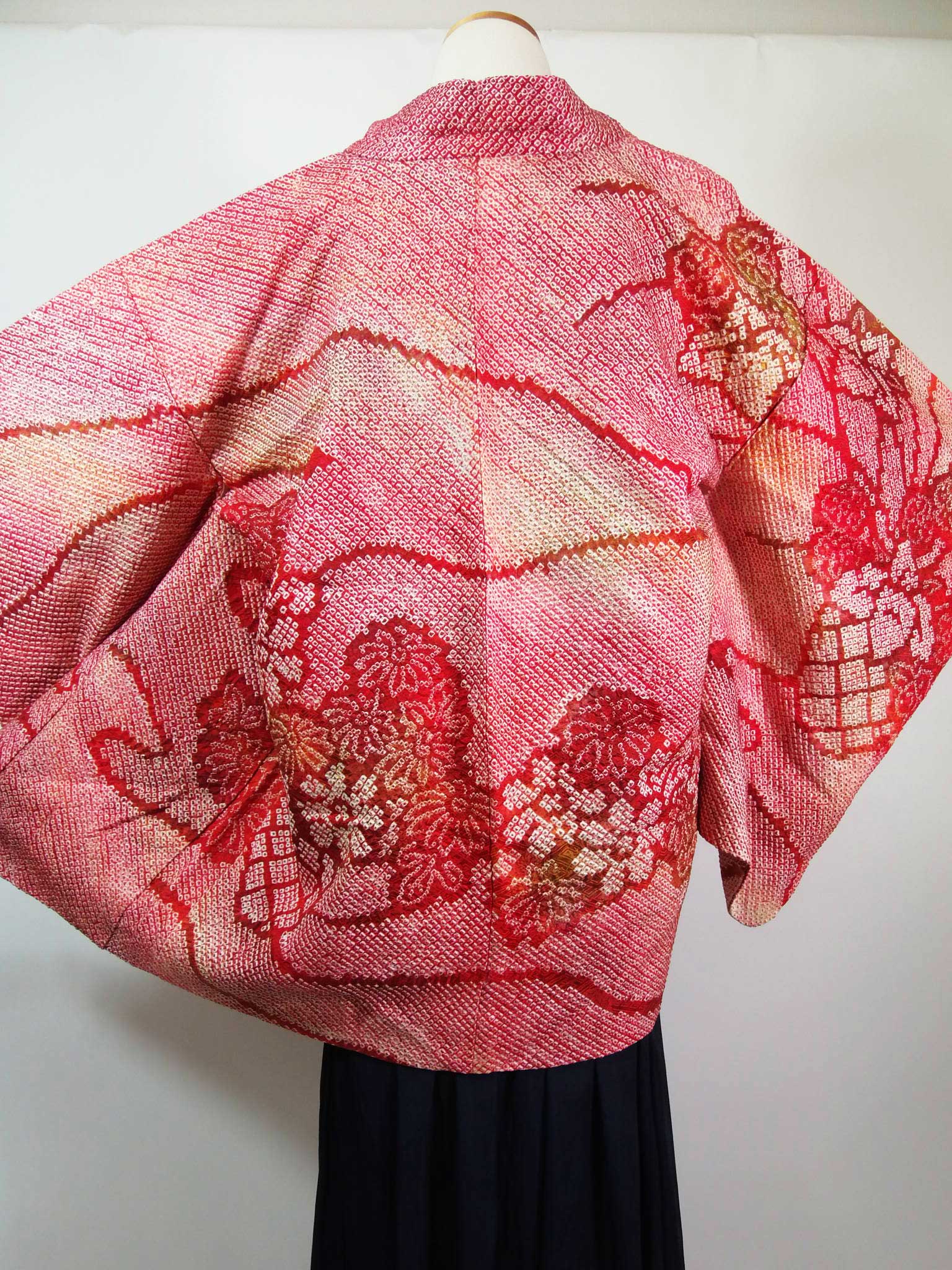 美品 羽織 総絞り 赤色系 絹のダイヤモンド 花模様 絹製品 日本