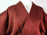 ほぼ美品 女性 着物 色無地 日本の家紋入  正絹 手縫い 臙脂色系(茶色っぽい赤)