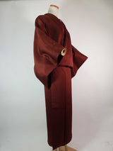 ほぼ美品 女性 着物 色無地 日本の家紋入  正絹 手縫い 臙脂色系(茶色っぽい赤)