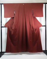 ほぼ美品 女性 着物 色無地 日本の家紋入  正絹 手縫い 臙脂色系(茶色っぽい赤)