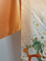 美品 女性 着物 訪問着 花模様 日本刺繍 正絹 手縫い オレンジ色 Japanese kimono