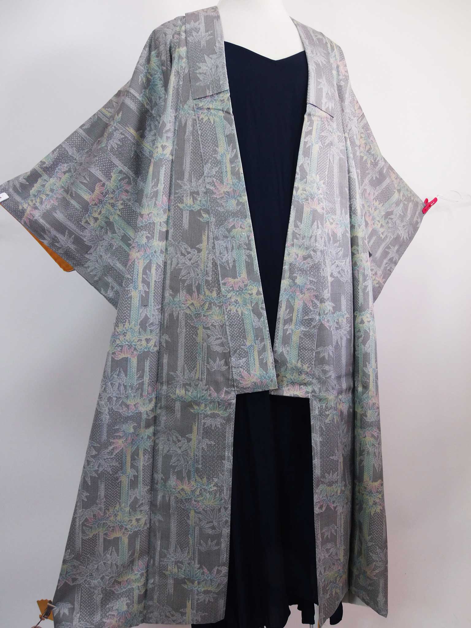 本物の着物から作った kimono gown kimono robe silk products unisex