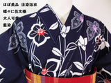 ほぼ美品　注染　浴衣　蝶々に花文様　手縫い　藍染　手縫い　大人可愛い　濃紺色