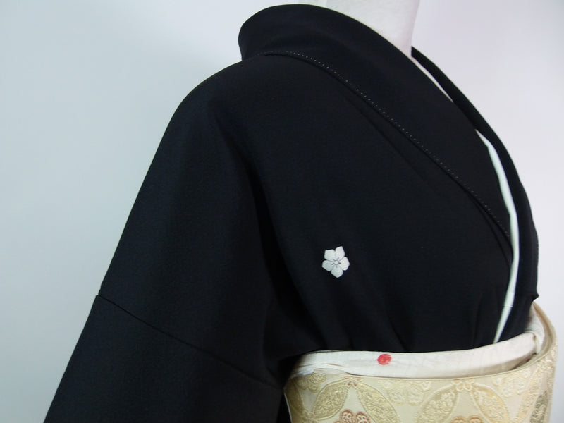 Beautiful black kimono with five crests, Chaya Tsuji pattern, kimono, pure silk, Kikyo pattern, S size.