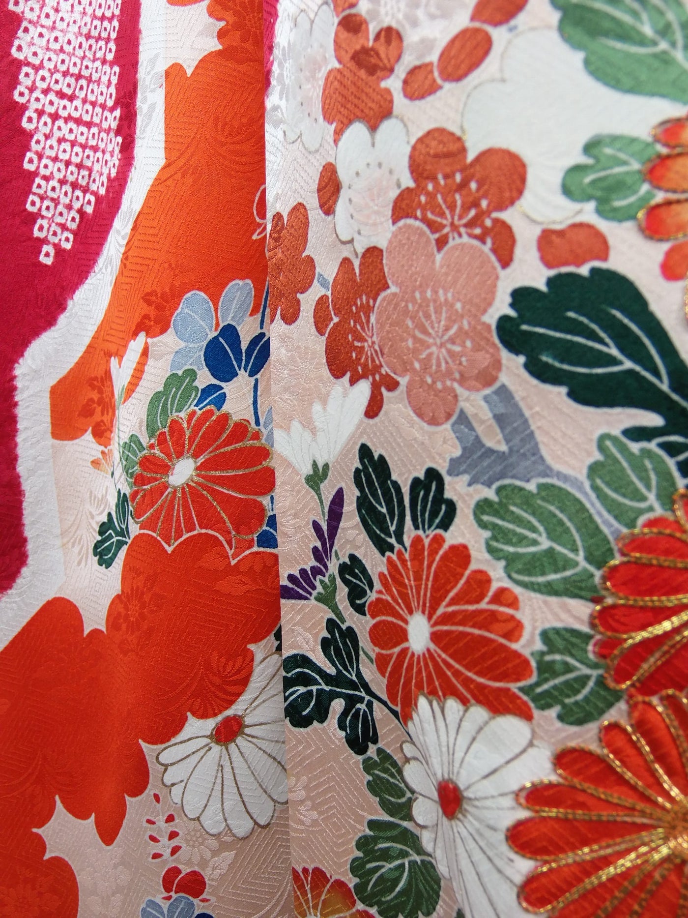 豪華 振袖 御所車文様 金駒刺繍 絞り 正絹 やや難あり – MIYABI - REUSE KIMONO MARKET