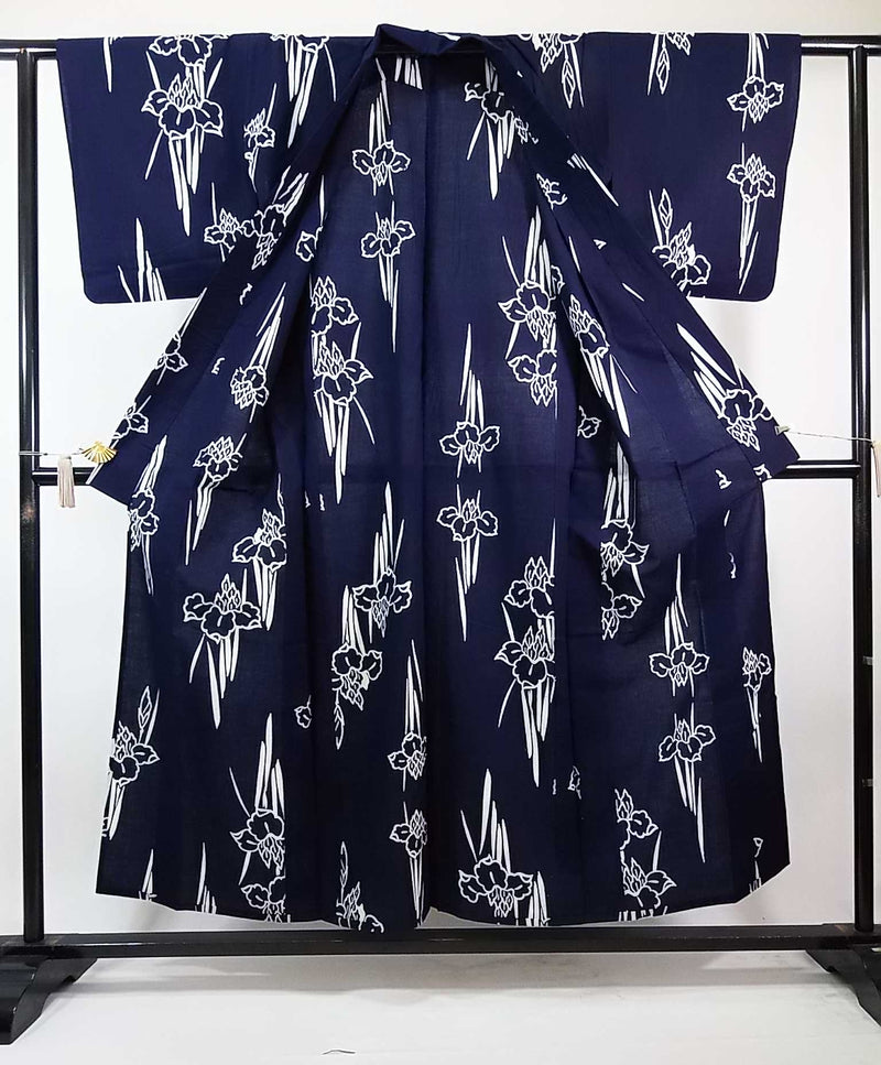 ほぼ美品　注染　浴衣　菖蒲文様　手縫い　藍染　大人可愛い　濃紺色