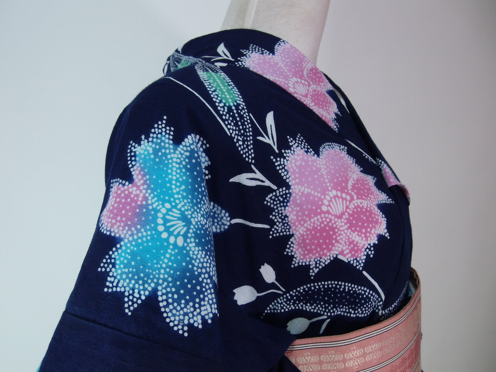 注染浴衣 花文様 大人可愛い 藍染 手縫い – MIYABI - REUSE KIMONO MARKET