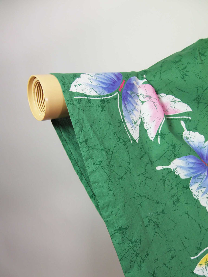 ほぼ美品　レディース浴衣　蝶々文様　