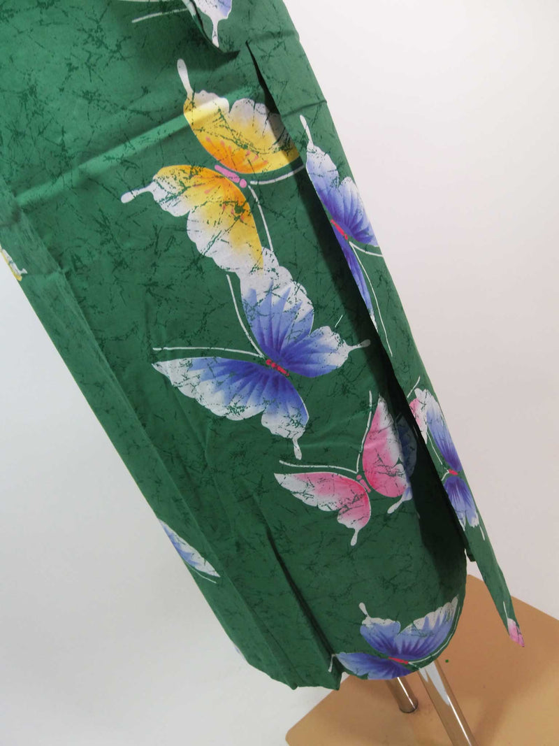 ほぼ美品　レディース浴衣　蝶々文様　