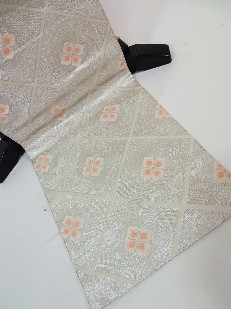 Magnifique, motif floral en losange, toile de sac, chemin de table, fil d'argent, pure soie, recyclé.