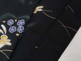 美品　レディース浴衣　可愛いうさぎ文様　花文様　変わり織　金彩入り　やや透け感有り　黒色