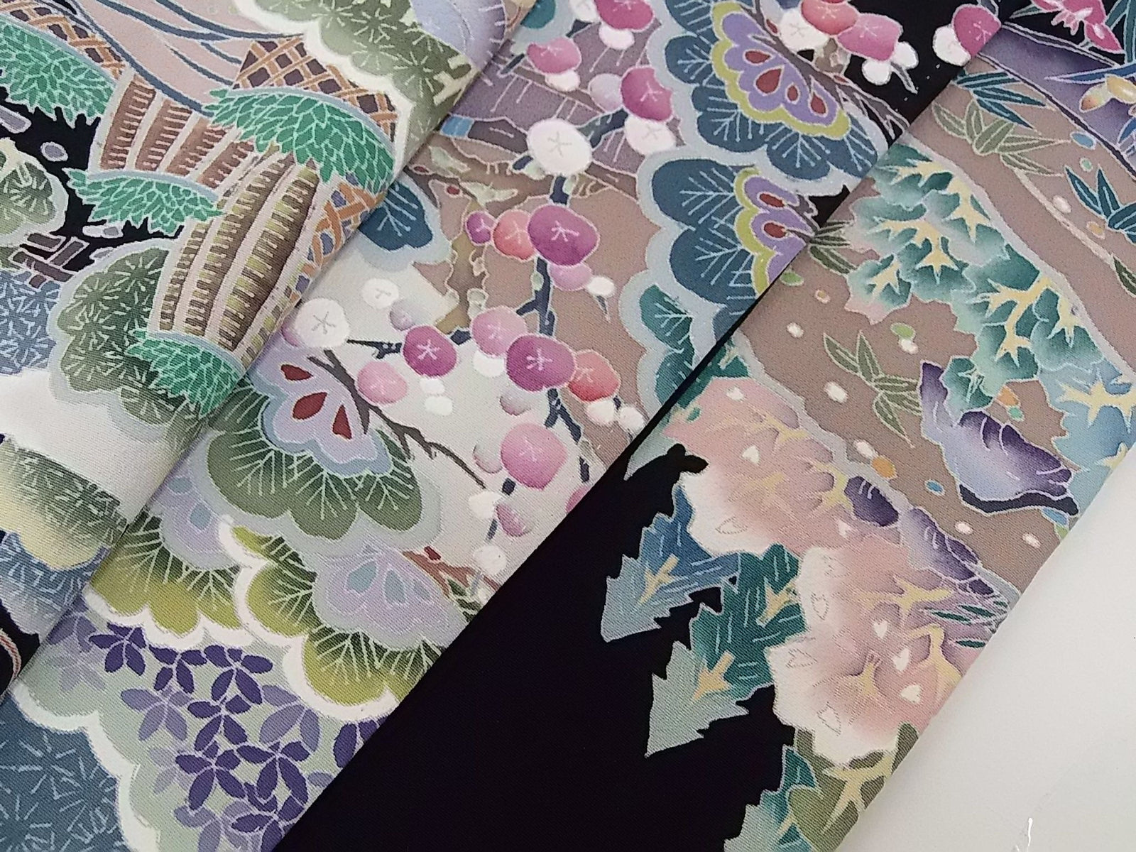 ［8149］黒留袖 友禅 比翼付 作家物 五つ紋 桔梗 正絹 着物 袷 未使用 作家物 金泥 黒留袖 比翼仕立て 正絹 五つ紋 黒 オレンジ 374