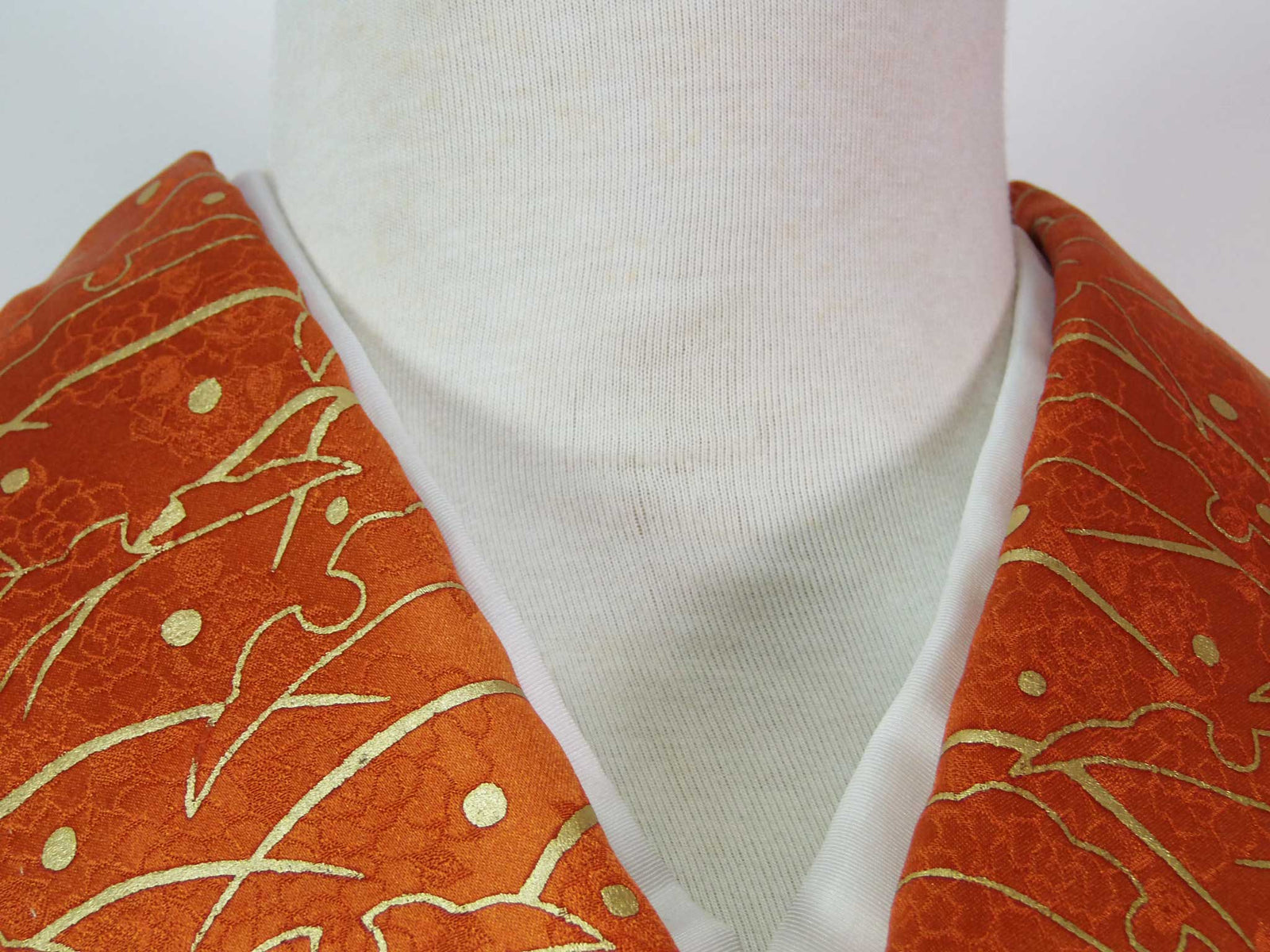 豪華 振袖 雲取り花文様 金駒刺繍 金彩 正絹 – MIYABI - REUSE KIMONO