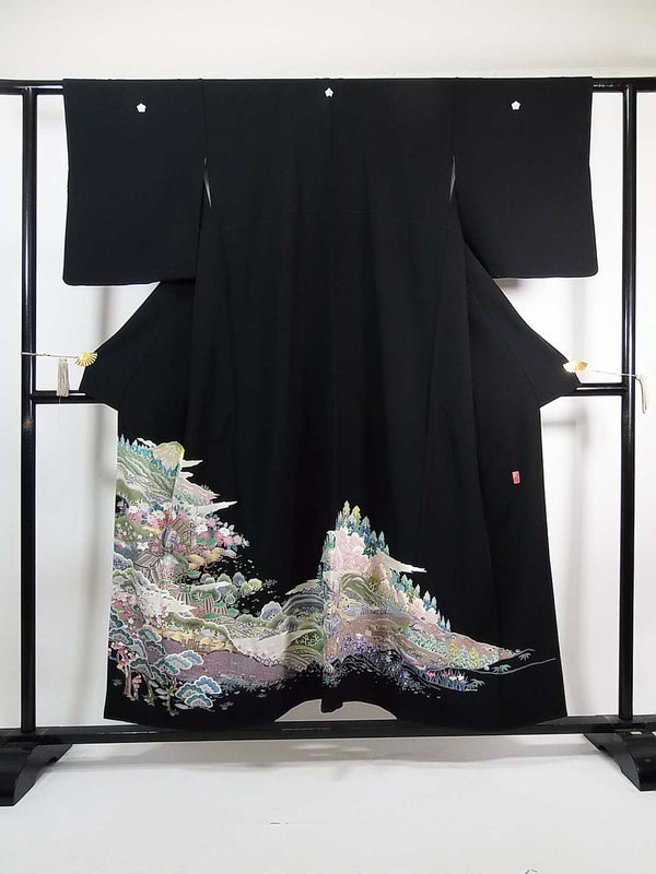 Magnifique tomesode noir, travail d'artiste, yuzen, motif chaya tsuji, cinq écussons, kimono, pure soie, écusson fleur de clocher, taille S.