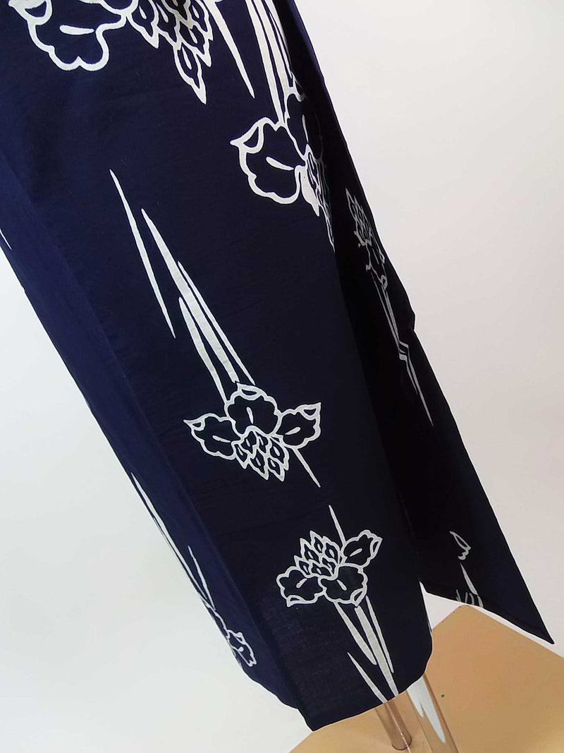 ほぼ美品　注染　浴衣　菖蒲文様　手縫い　藍染　大人可愛い　濃紺色