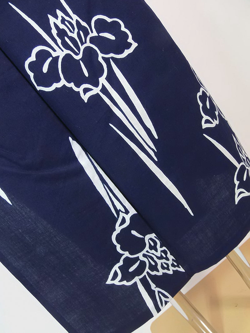 ほぼ美品　注染　浴衣　菖蒲文様　手縫い　藍染　大人可愛い　濃紺色