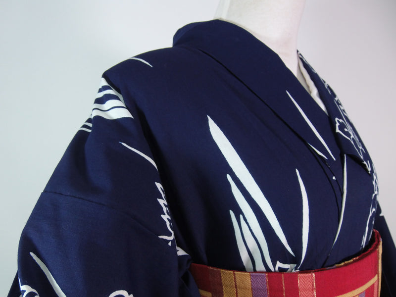ほぼ美品　注染　浴衣　菖蒲文様　手縫い　藍染　大人可愛い　濃紺色