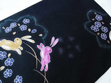 美品　レディース浴衣　可愛いうさぎ文様　花文様　変わり織　金彩入り　やや透け感有り　黒色