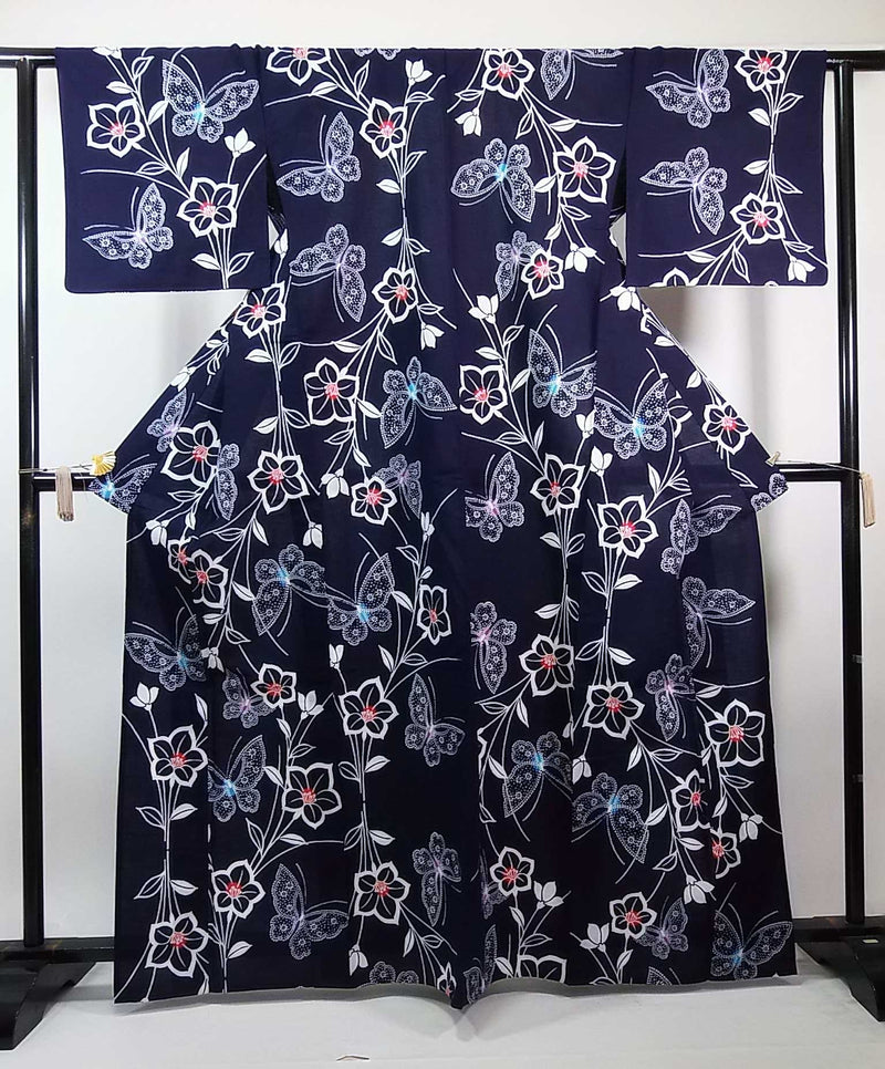 ほぼ美品　注染　浴衣　蝶々に花文様　手縫い　藍染　手縫い　大人可愛い　濃紺色