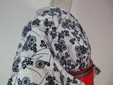 Presque magnifique yukata injecté, motif floral, cousu à la main, tissu peigné, également pour les juniors, taille SS, blanc.