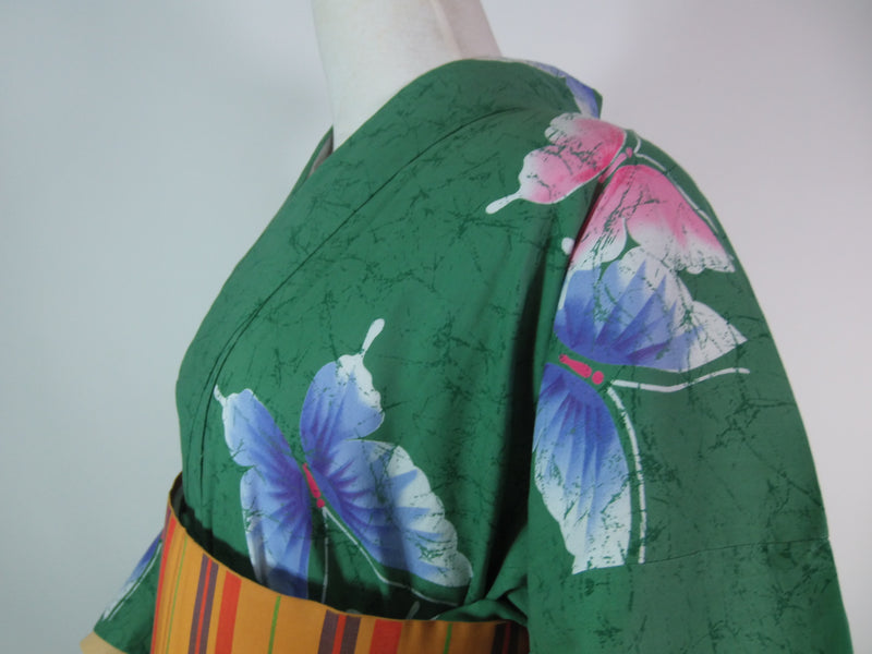 ほぼ美品　レディース浴衣　蝶々文様　