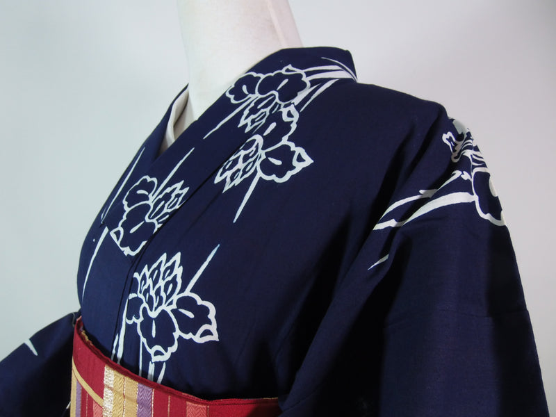 ほぼ美品　注染　浴衣　菖蒲文様　手縫い　藍染　大人可愛い　濃紺色
