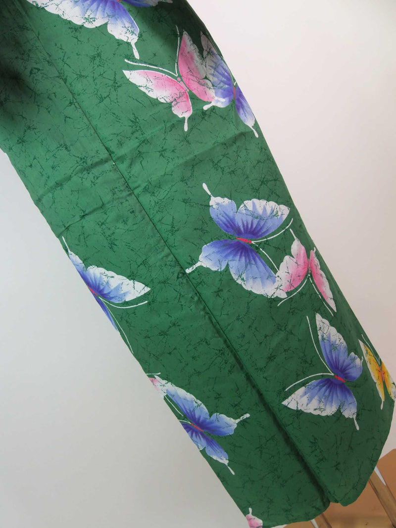 ほぼ美品　レディース浴衣　蝶々文様　