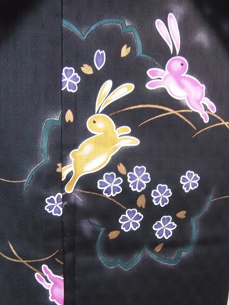 美品　レディース浴衣　可愛いうさぎ文様　花文様　変わり織　金彩入り　やや透け感有り　黒色