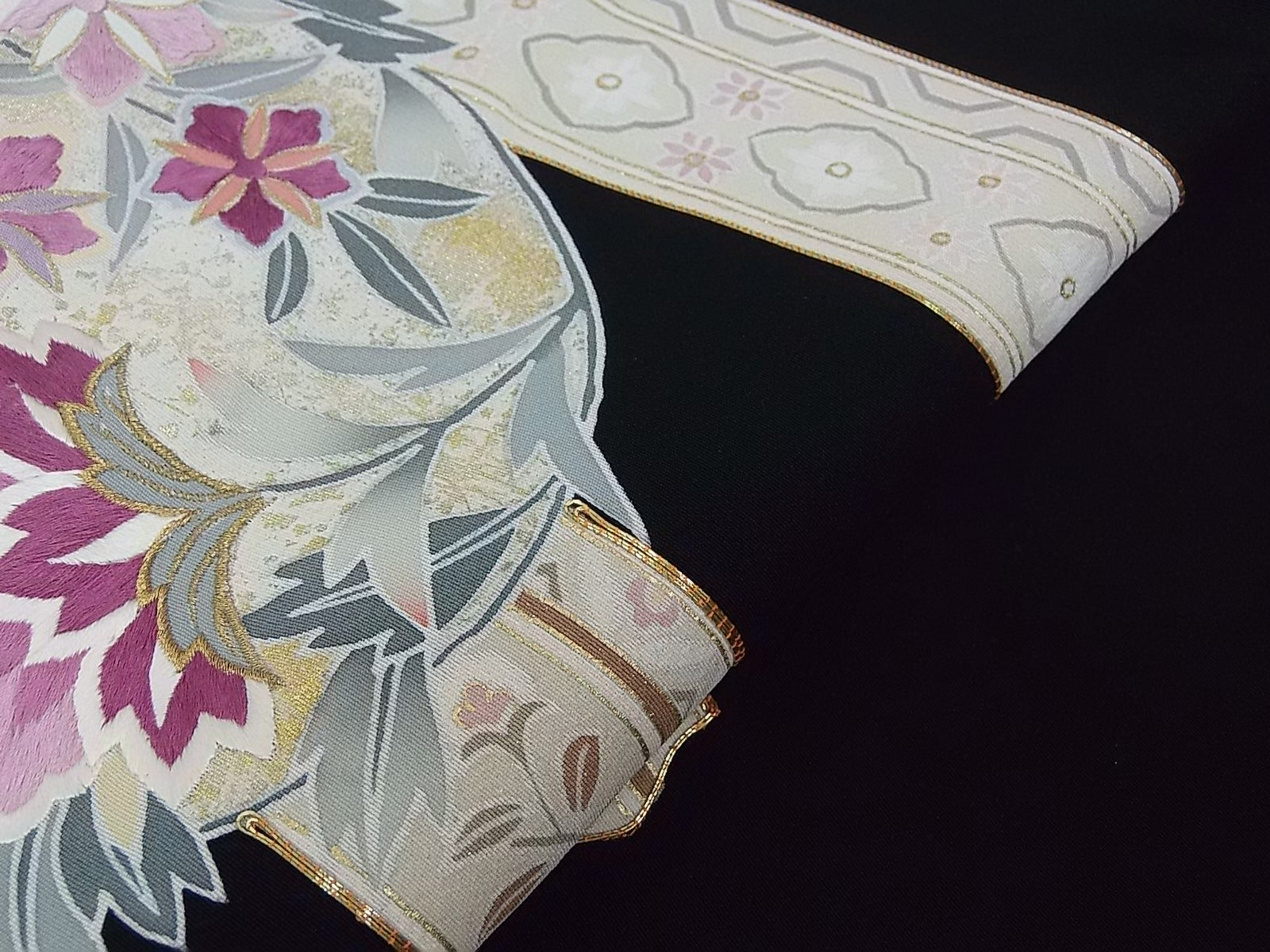 貝紫刺繍 手刺繍 付け下げ 紋意匠 花筏 花文様 金糸 銀糸 正絹