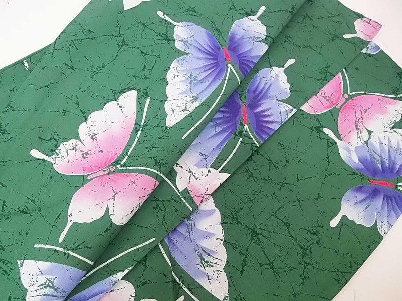 ほぼ美品　レディース浴衣　蝶々文様　