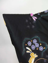 美品　レディース浴衣　可愛いうさぎ文様　花文様　変わり織　金彩入り　やや透け感有り　黒色
