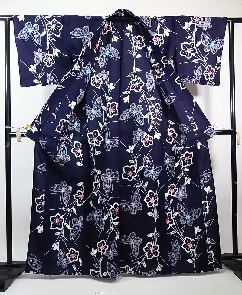 ほぼ美品　注染　浴衣　蝶々に花文様　手縫い　藍染　手縫い　大人可愛い　濃紺色