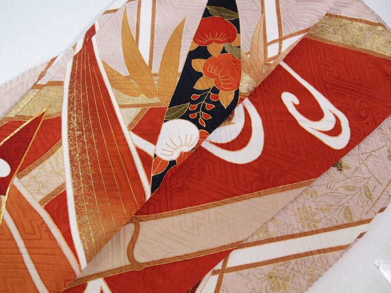 Gorgeous Furisode (long-sleeved kimono), kichijo floral design, embroidered with gold pieces, gold and Saya type, pure silk