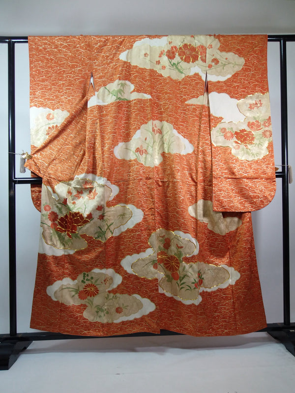 Magnifiques manches Furisode, motifs de nuages et de fleurs, broderie en pièces d'or, or, pure soie.