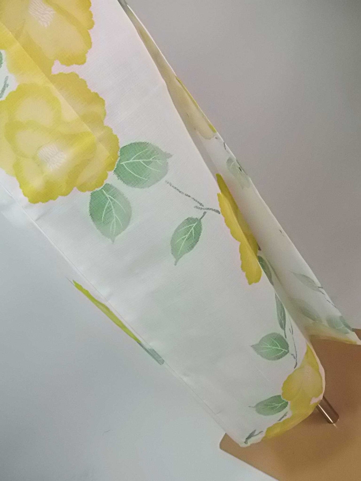 美品 洗える夏着物 綿着物 小紋 紗 椿文様 極薄いクリーム色 単