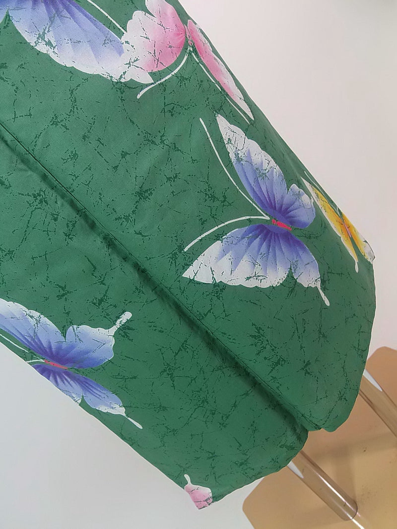ほぼ美品　レディース浴衣　蝶々文様　