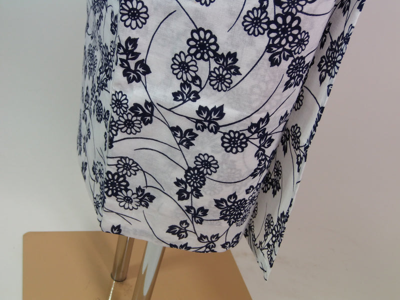 Presque magnifique yukata injecté, motif floral, cousu à la main, tissu peigné, également pour les juniors, taille SS, blanc.