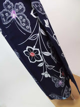ほぼ美品　注染　浴衣　蝶々に花文様　手縫い　藍染　手縫い　大人可愛い　濃紺色