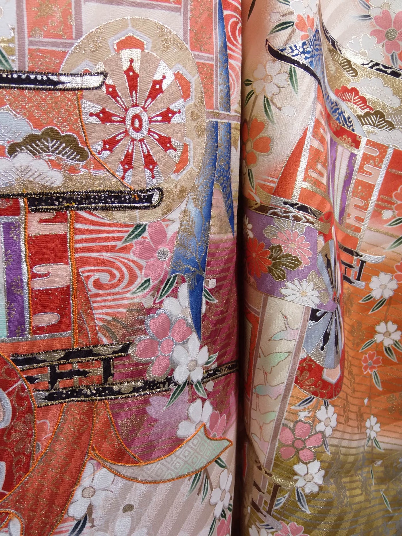 美品 豪華 振袖 御所解文様 金駒刺繍 金彩 正絹 ベージュ系 – MIYABI - REUSE KIMONO MARKET