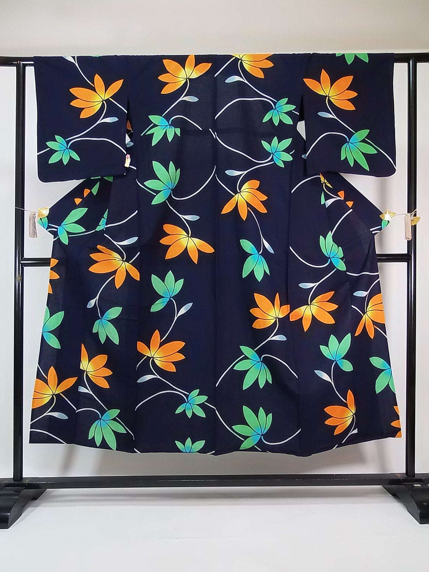 注染浴衣 花文様 レトロ 手縫い 大人可愛い コーマ生地 藍染 – MIYABI