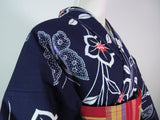 ほぼ美品　注染　浴衣　蝶々に花文様　手縫い　藍染　手縫い　大人可愛い　濃紺色