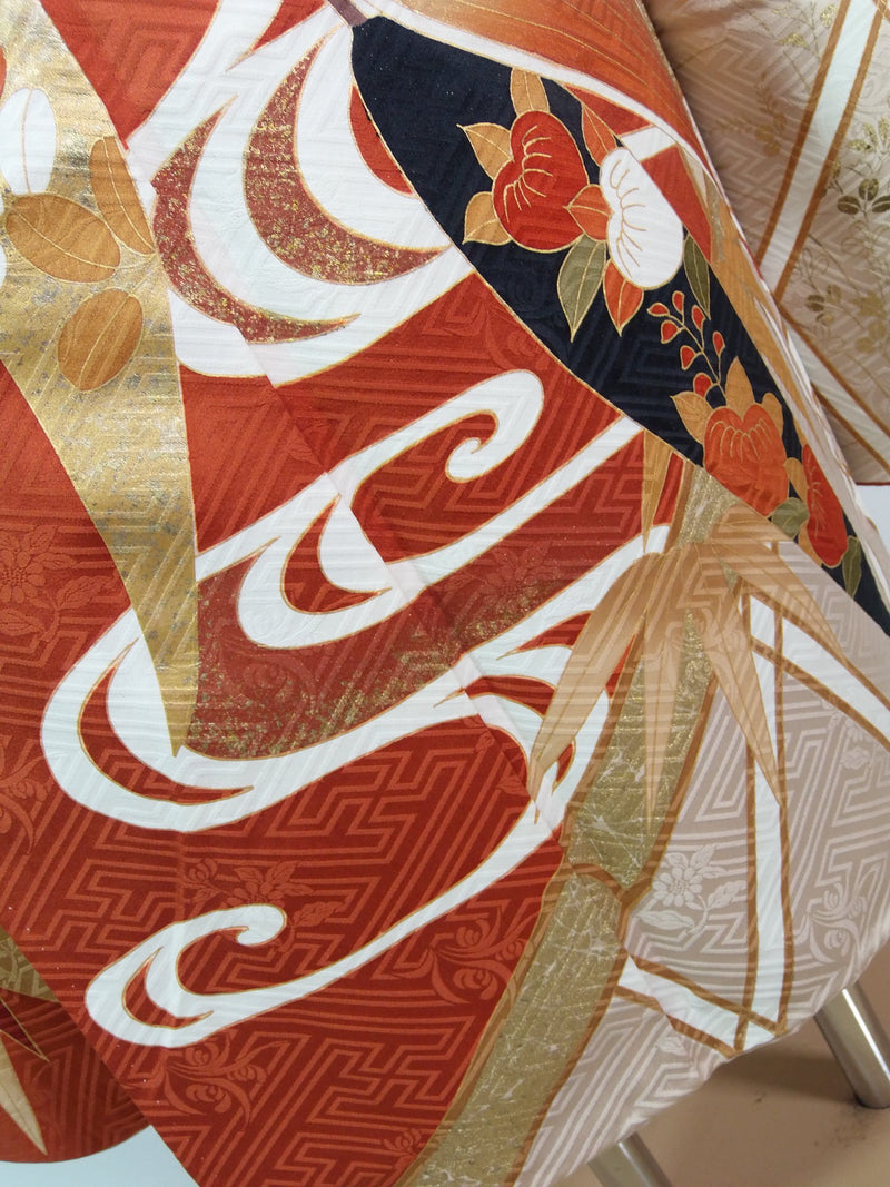 Gorgeous Furisode (long-sleeved kimono), kichijo floral design, embroidered with gold pieces, gold and Saya type, pure silk