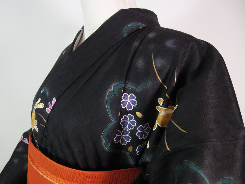美品　レディース浴衣　可愛いうさぎ文様　花文様　変わり織　金彩入り　やや透け感有り　黒色