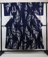 ほぼ美品　注染　浴衣　菖蒲文様　手縫い　藍染　大人可愛い　濃紺色